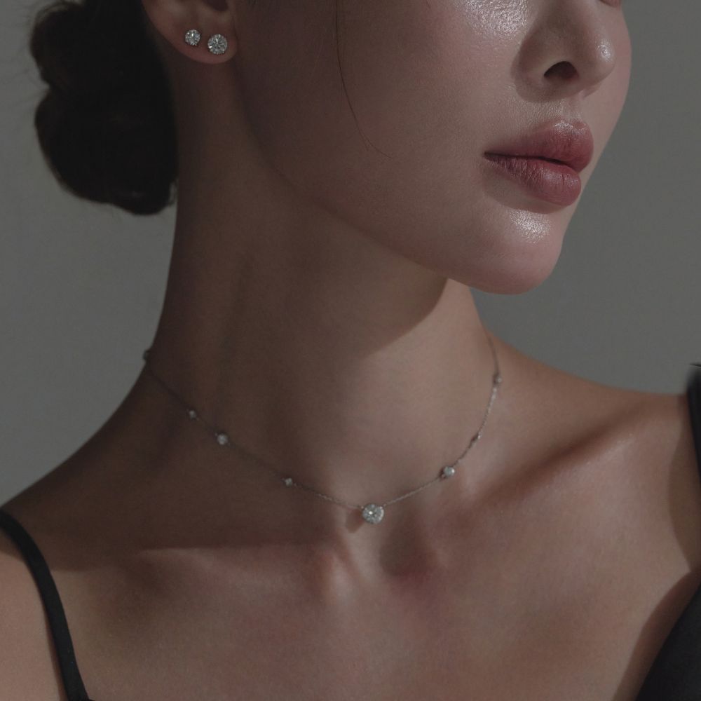 1カラットアシメントリーネックレス