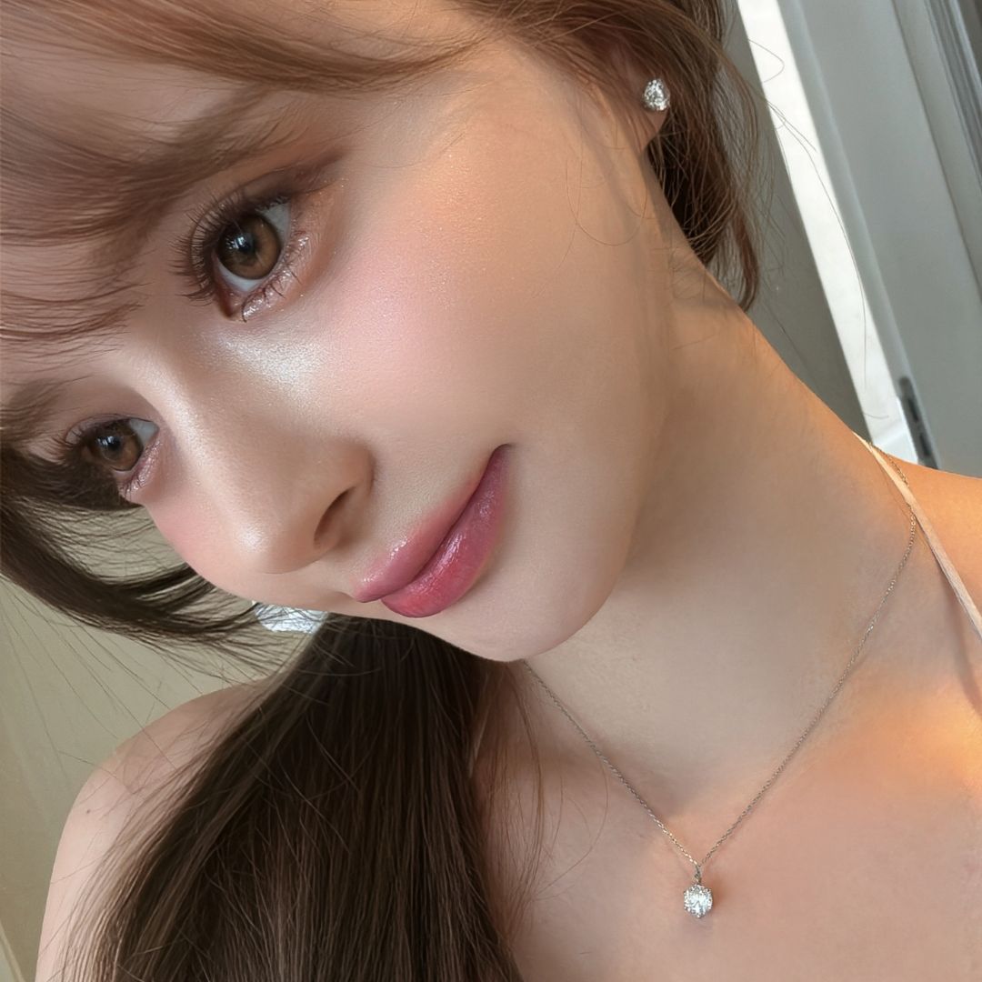 1 carat diamond necklace/round