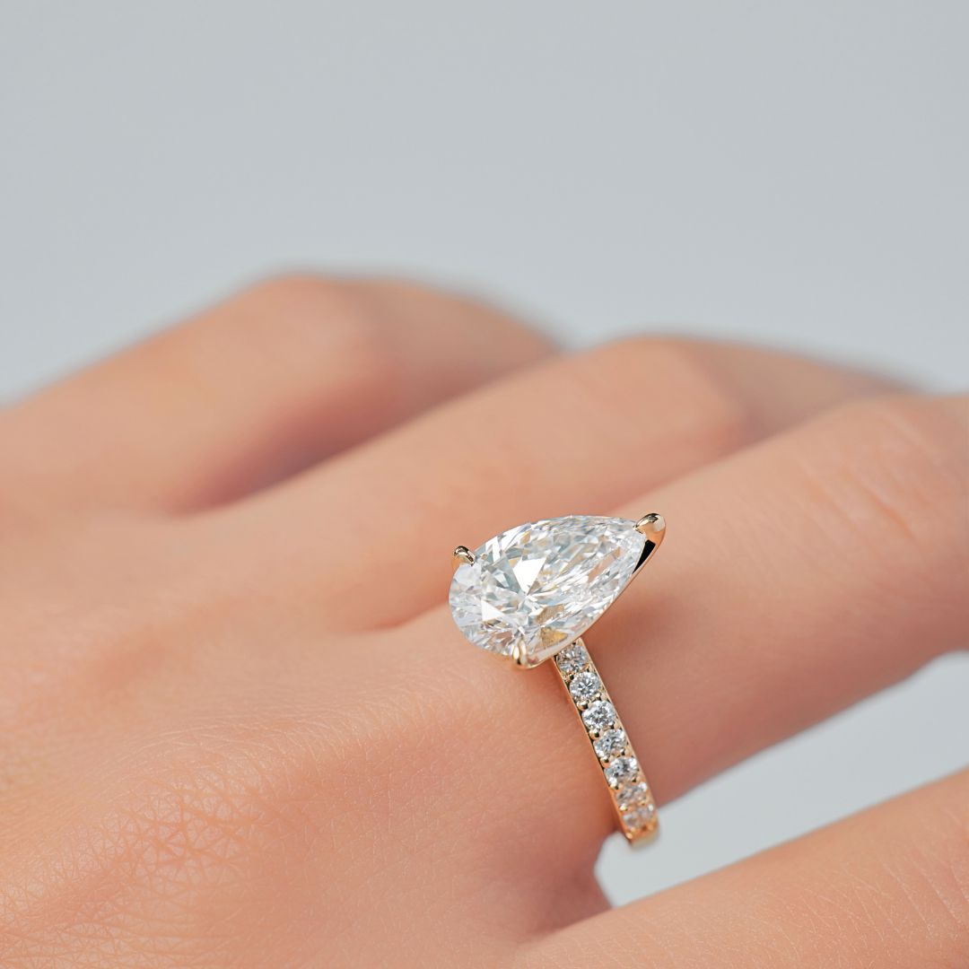 1 Carat 1 Line Half Eternity Ring/Round