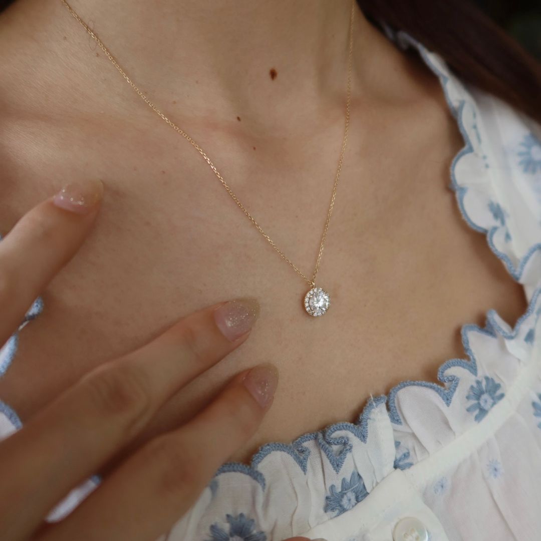 1 carat diamond necklace/round