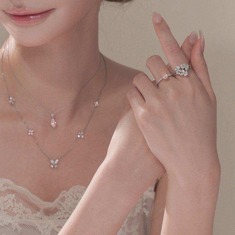 1 carat diamond ring/pear shape (saki select)