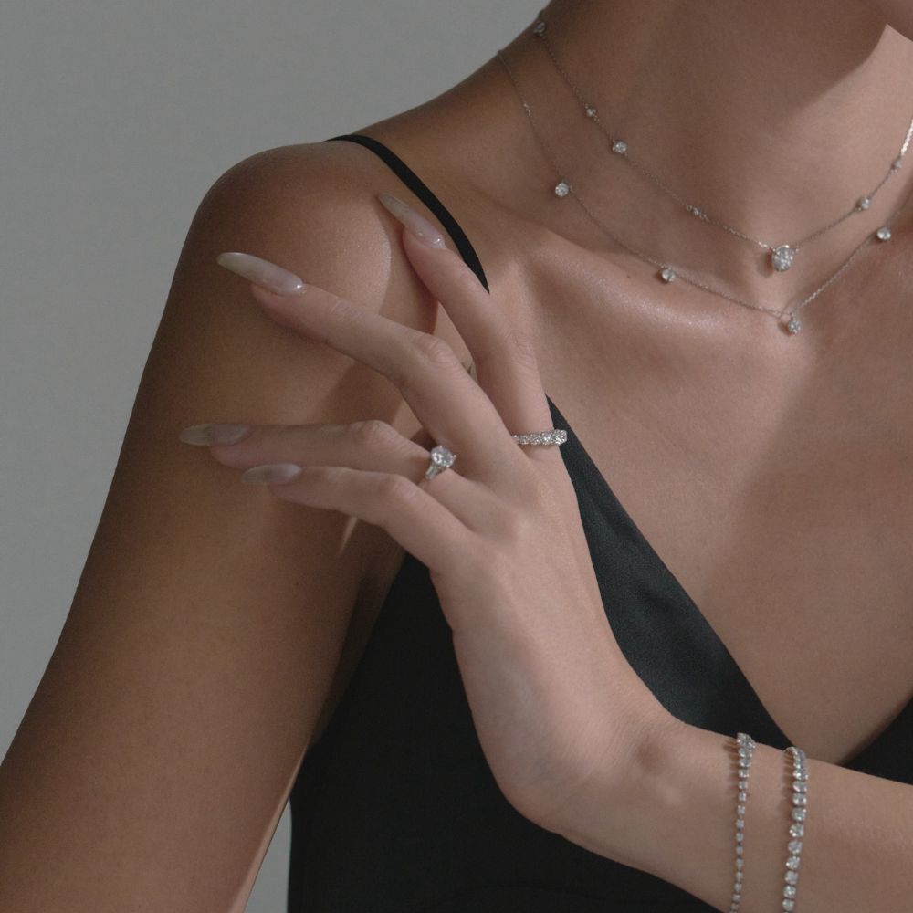 1カラットアシメントリーネックレス