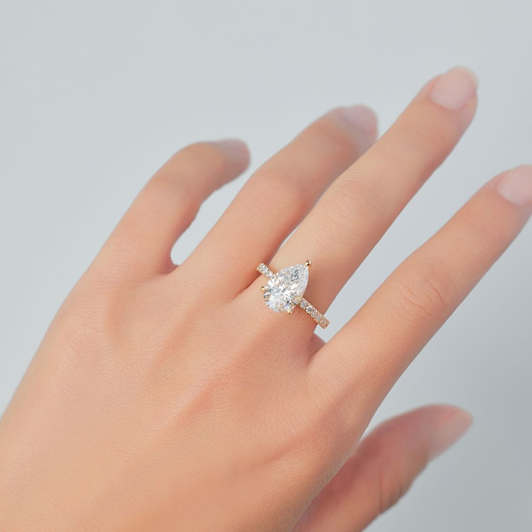 1 Carat 1 Line Half Eternity Ring/Round
