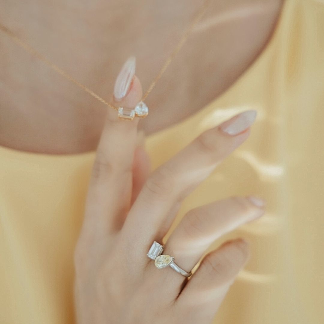 1カラットペアシェイプエメラルドカットネックレス(トータル2カラット)