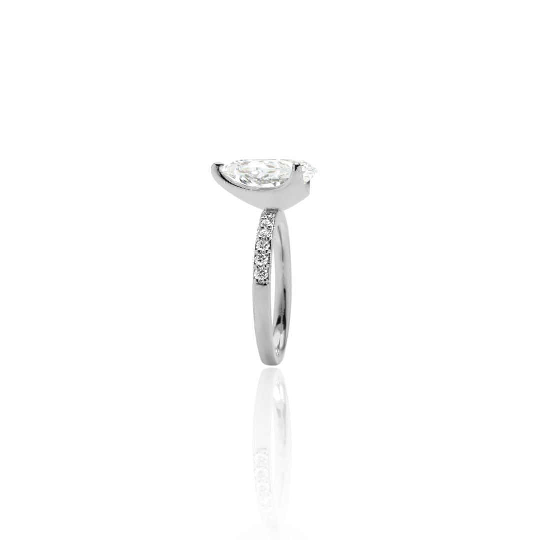 1 Carat 1 Line Half Eternity Ring/Round