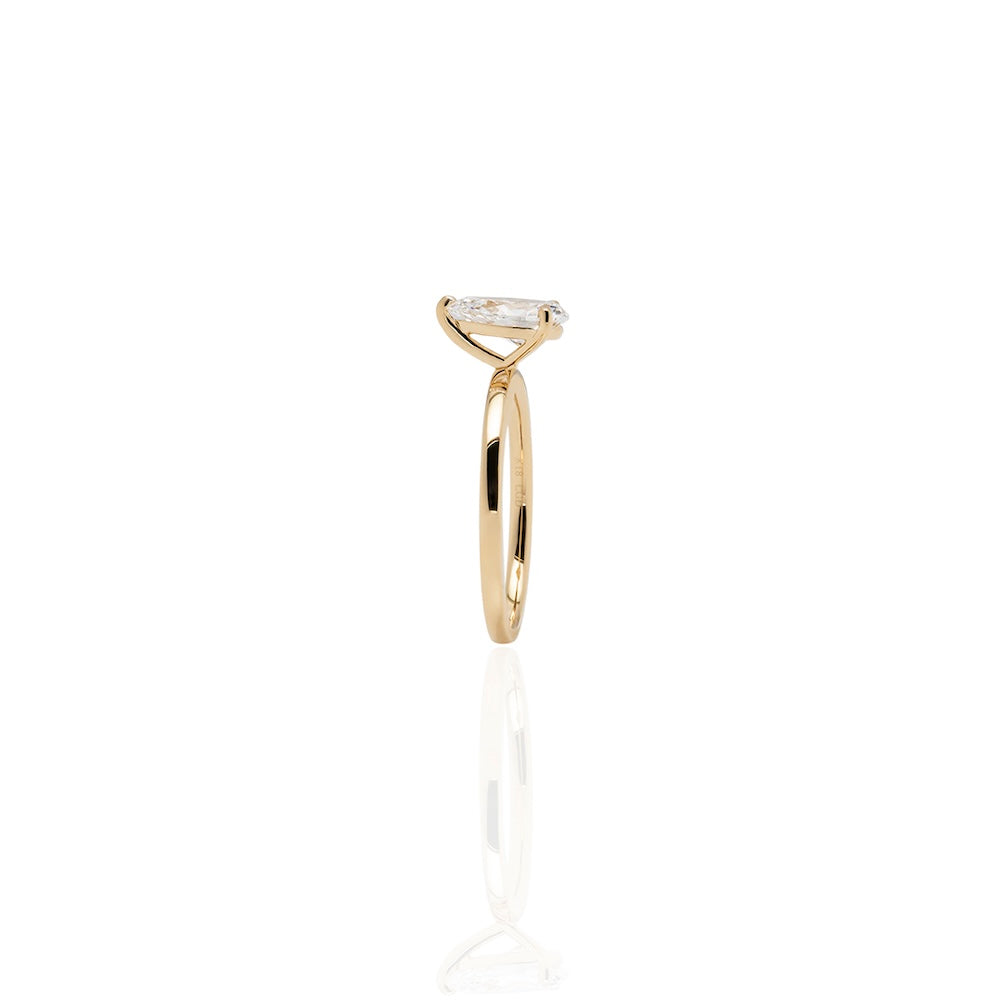 1 carat diamond ring/pear shape