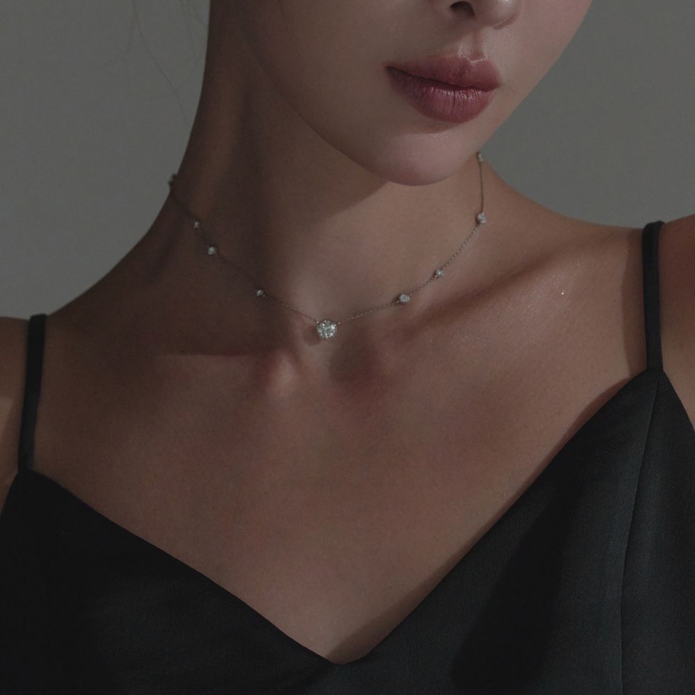 １カラットアシメントリーネックレス