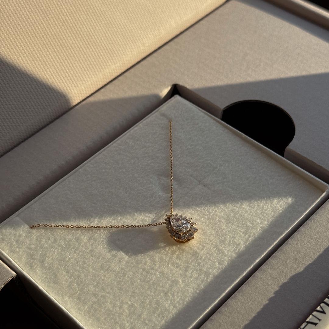 １カラットダイヤモンド ハロネックレス/ペアシェイプ (YUKI Select)