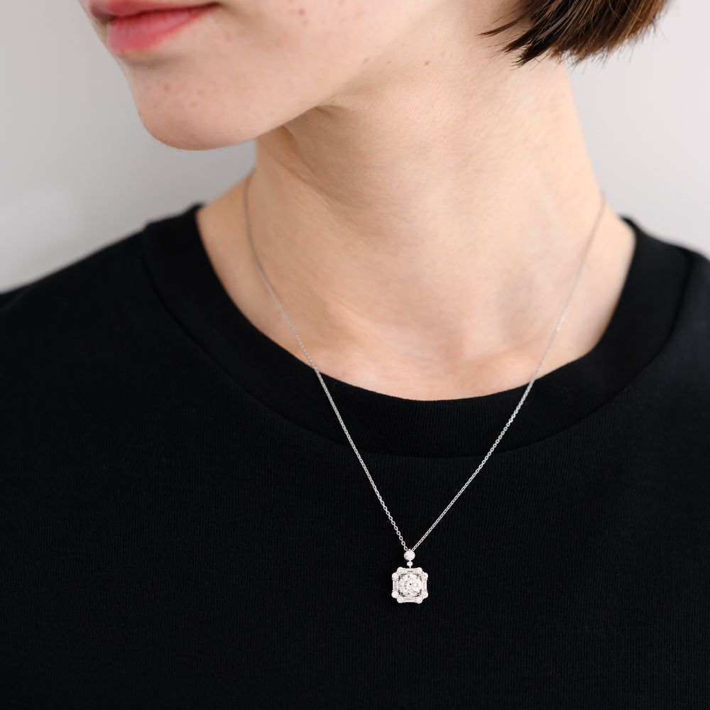 1 carat diamond necklace/round