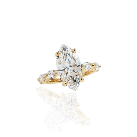 4カラットマーキス ハーフエタニティリング/マーキス