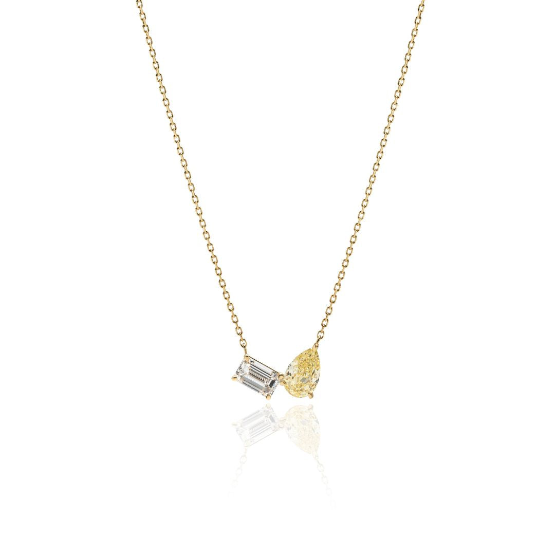 １カラットイエローペアシェイプエメラルドカットネックレス（トータル２カラット）