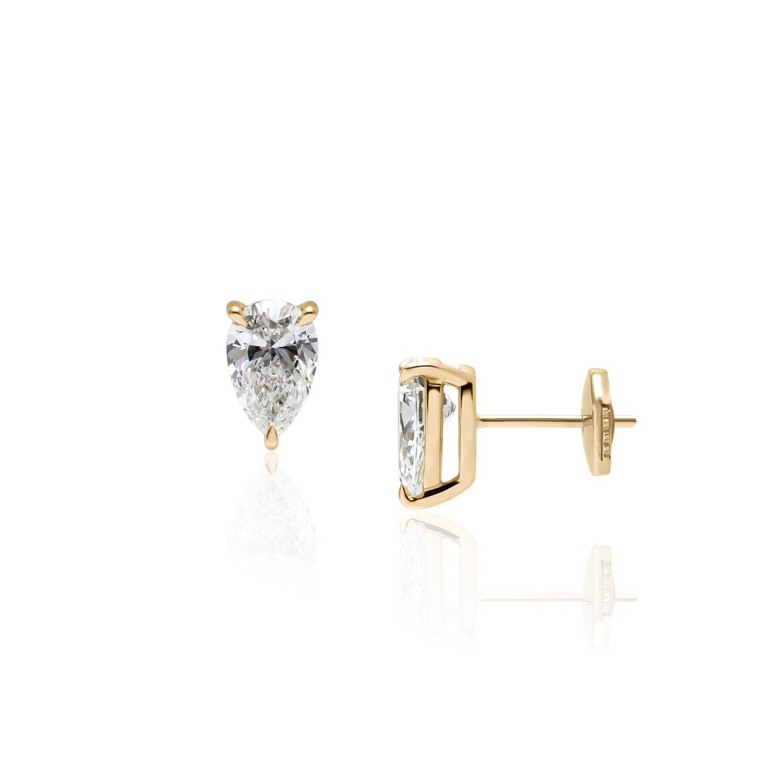 0.5カラット ペアシェイプピアス