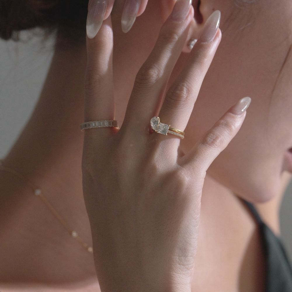 エミリーリング/ 1カラットペアシェイプリング