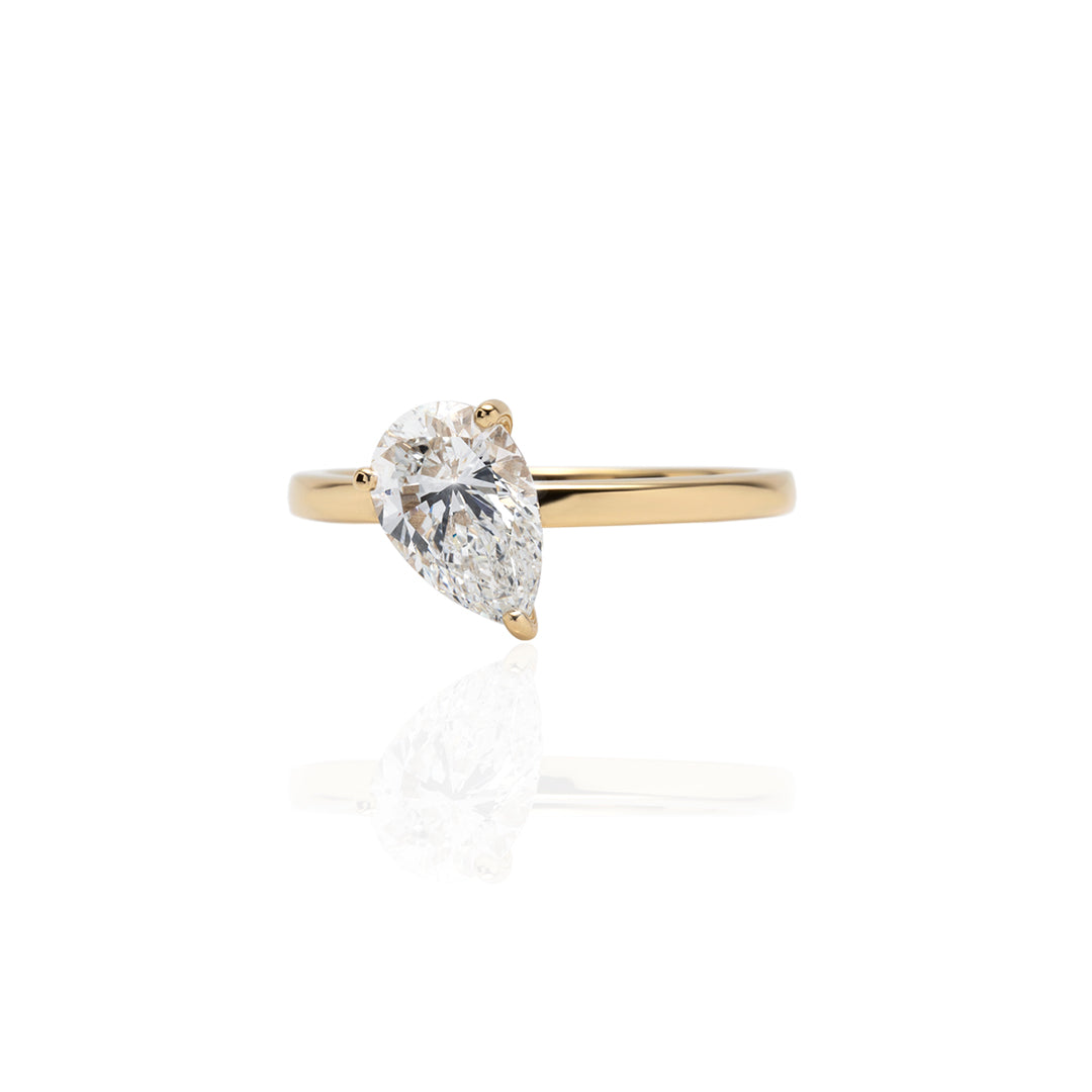 Emily Ring / 1 Carat Pear Shape Ring