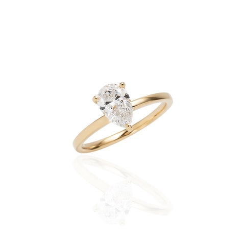 1 carat diamond ring/pear shape